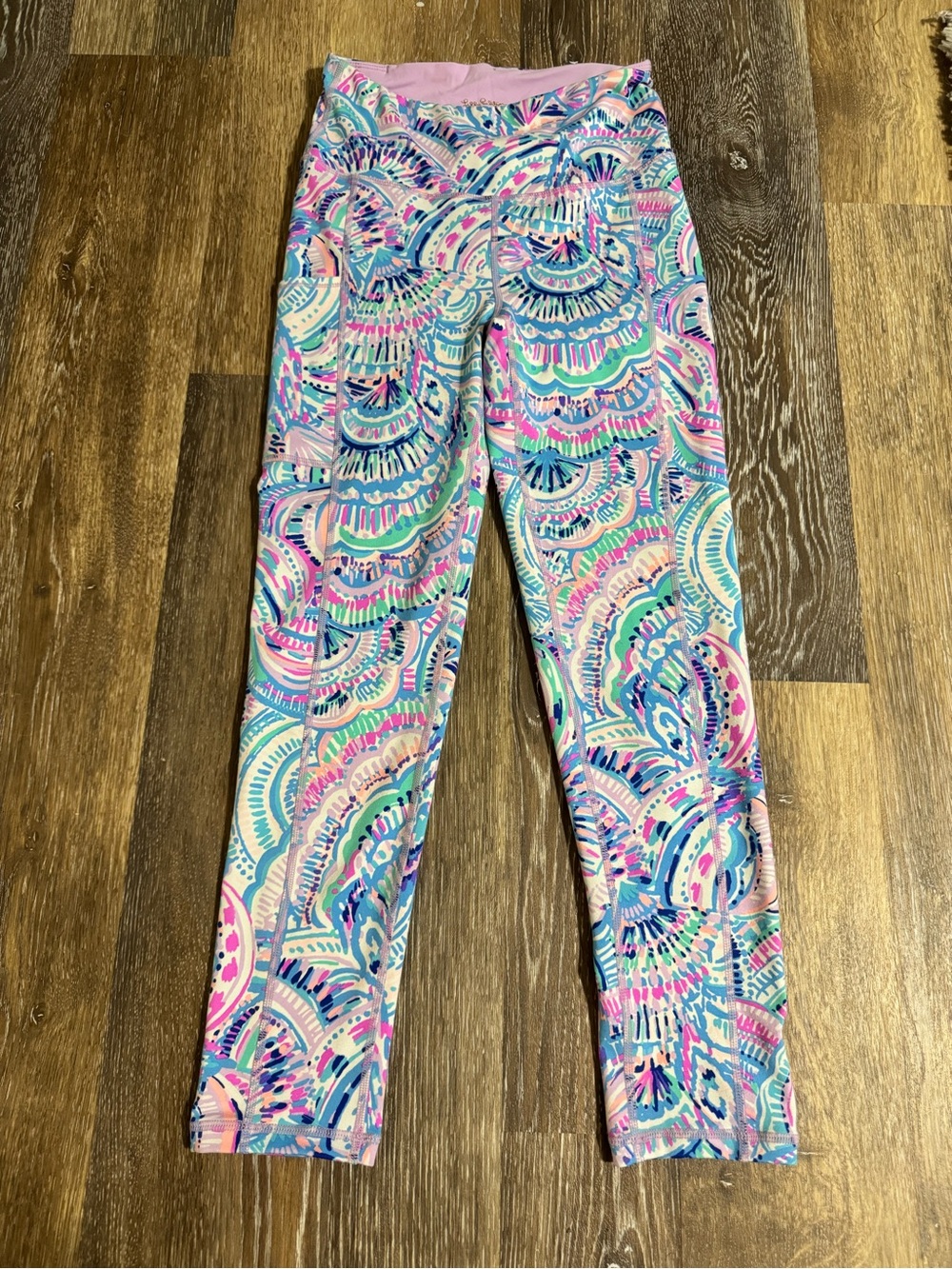 Lilly Pulitzer Luxletic Weekender Leggings “Happy as a Clam”